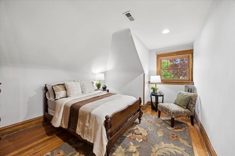 Tiny photo for 601 S Kenilworth Avenue, Oak Park, IL 60304 (MLS # 12627966)