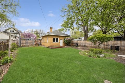 Tiny photo for 601 S Kenilworth Avenue, Oak Park, IL 60304 (MLS # 12627966)