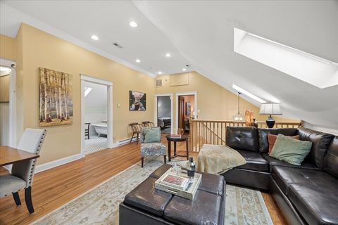 Tiny photo for 601 S Kenilworth Avenue, Oak Park, IL 60304 (MLS # 12627966)