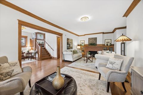 Tiny photo for 601 S Kenilworth Avenue, Oak Park, IL 60304 (MLS # 12627966)