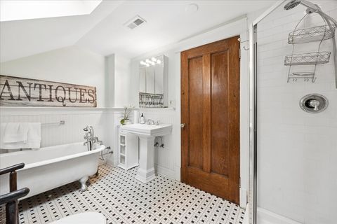 Tiny photo for 601 S Kenilworth Avenue, Oak Park, IL 60304 (MLS # 12627966)