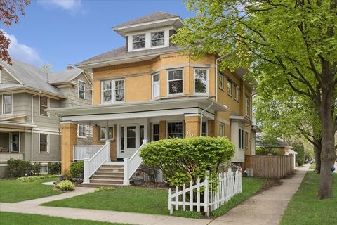 Tiny photo for 601 S Kenilworth Avenue, Oak Park, IL 60304 (MLS # 12627966)
