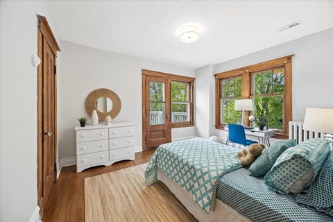 Tiny photo for 601 S Kenilworth Avenue, Oak Park, IL 60304 (MLS # 12627966)