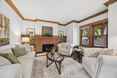 Tiny photo for 601 S Kenilworth Avenue, Oak Park, IL 60304 (MLS # 12627966)