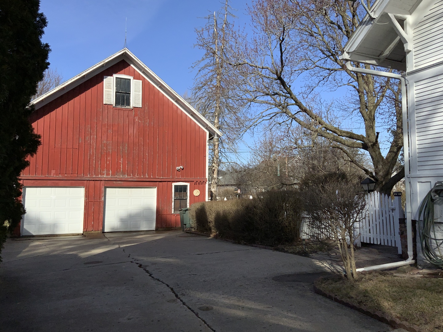 403 Rhodes Avenue
