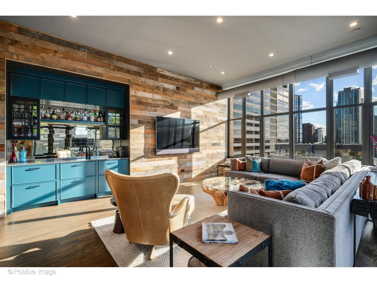 333 W Hubbard Street 701