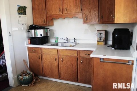 Tiny photo for 714 S MAIN Street, Kewanee, IL 61443 (MLS # QC4268076)