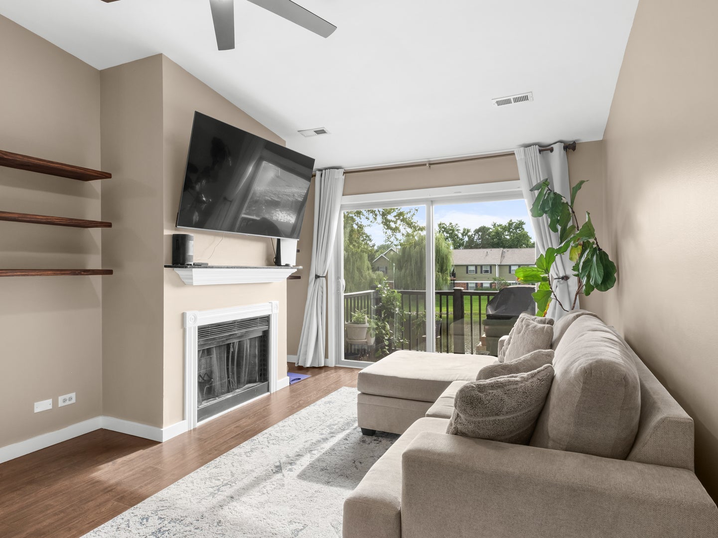 1565 Raymond Drive 203