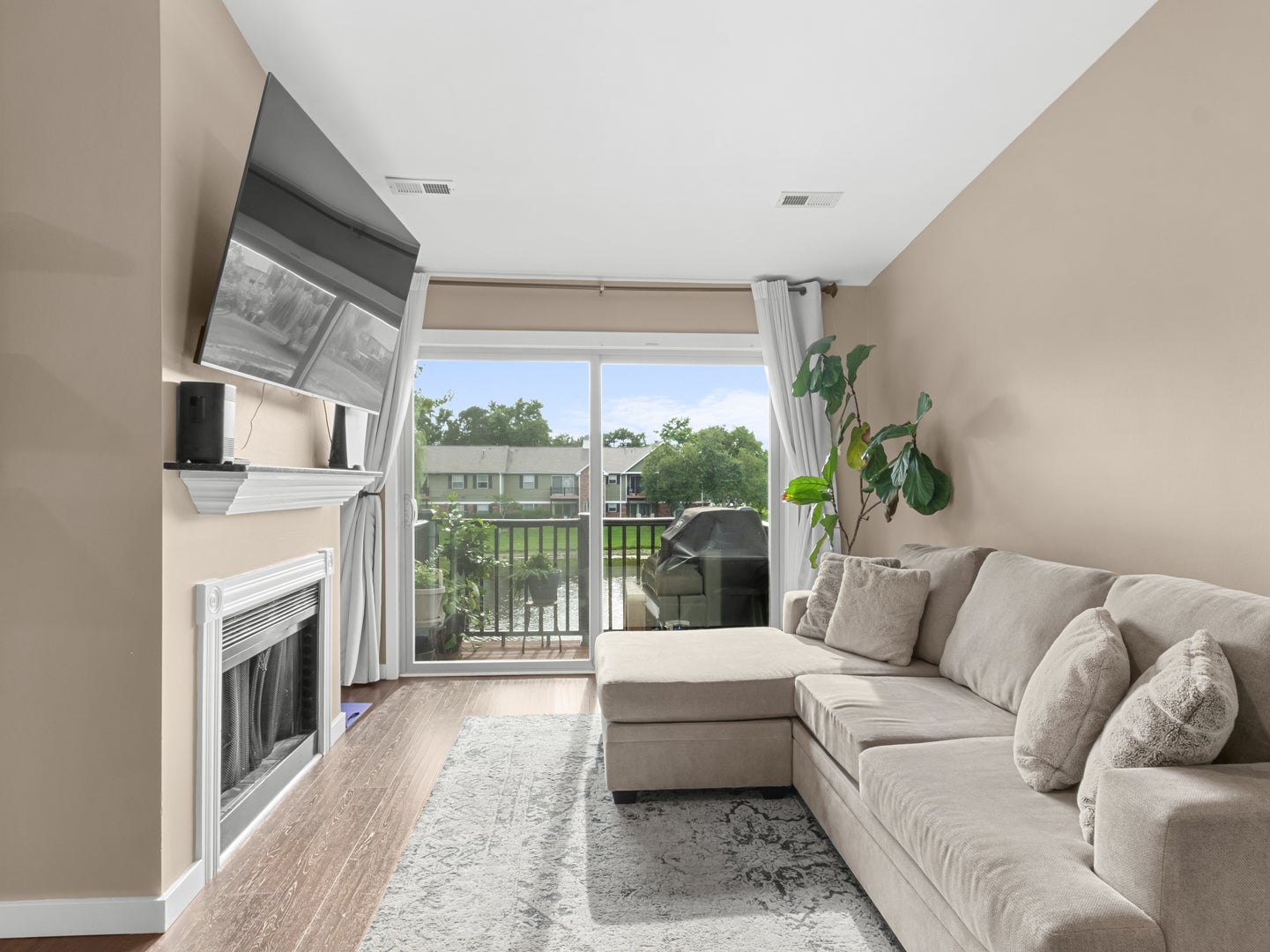1565 Raymond Drive 203