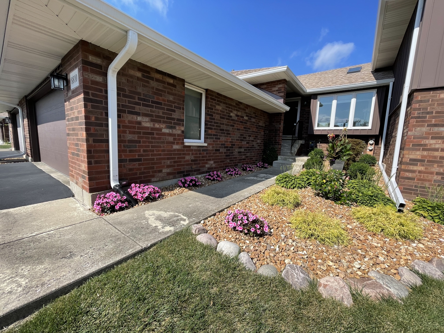 8810 CLEARVIEW Drive