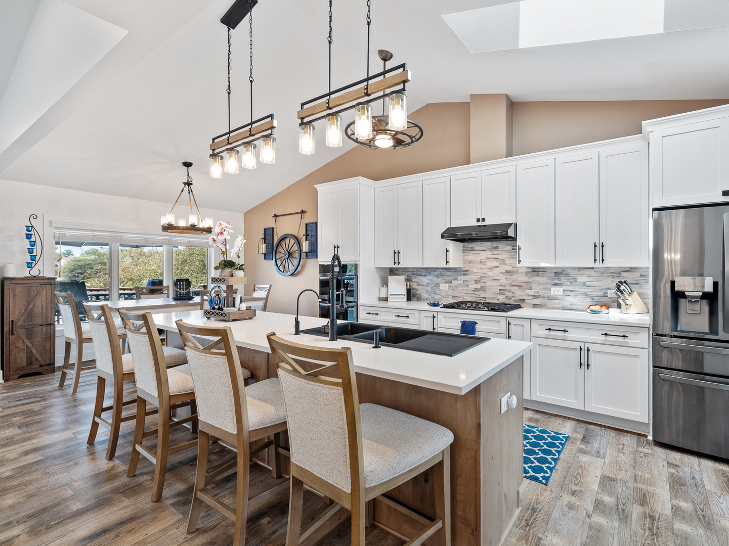 8810 CLEARVIEW Drive