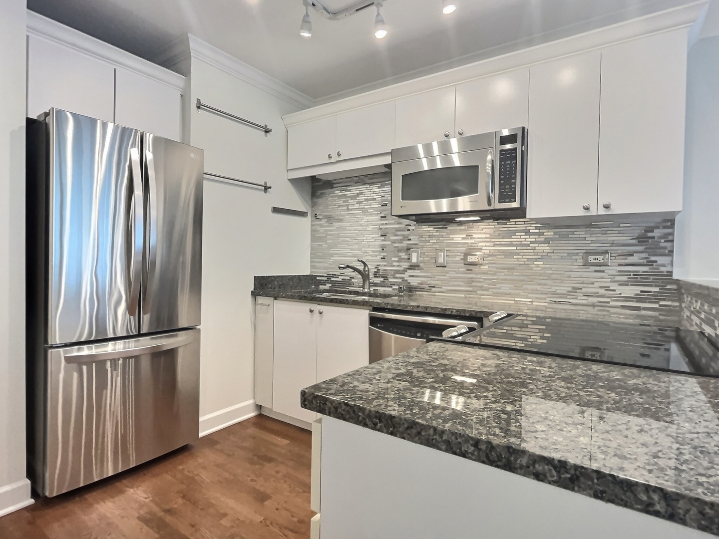 2 E Erie Street 1614