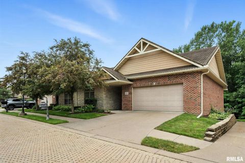 Tiny photo for 1013 2ND Street Court, Moline, IL 61265 (MLS # QC4265693)