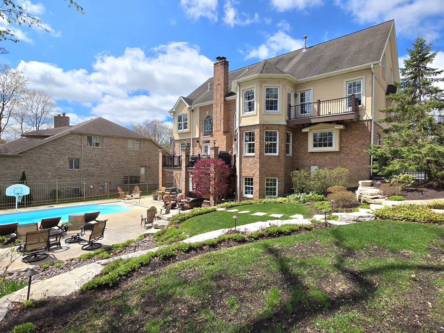 242 Hampshire Court