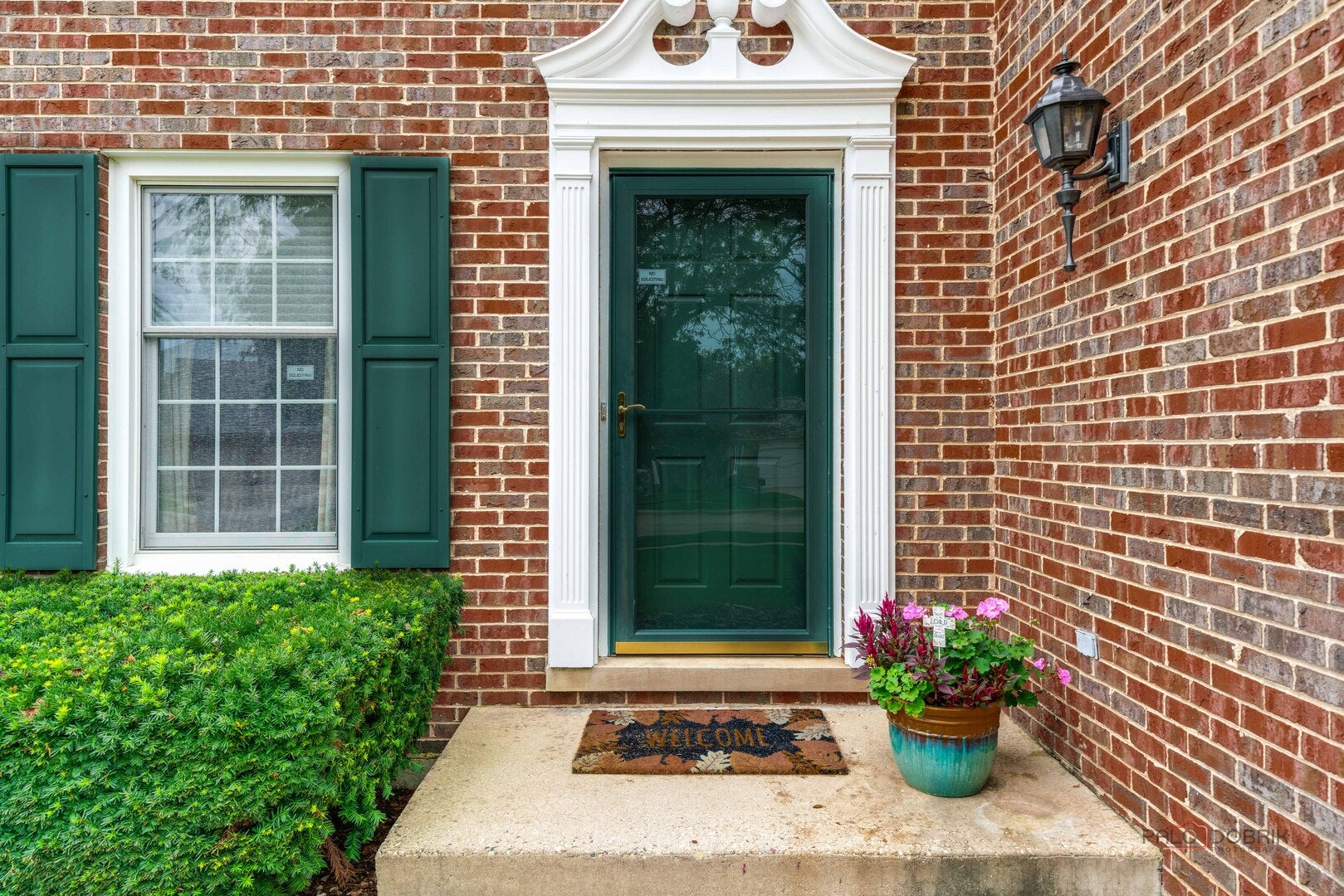 1517 Old Barn Circle