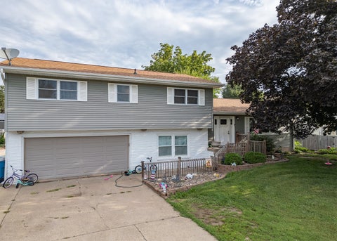 Photo of 312 11th Place, Camanche, IA 52730 (MLS # 12750731)
