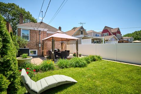 Tiny photo for 4828 W Berwyn Avenue, Chicago, IL 60630 (MLS # 12605268)