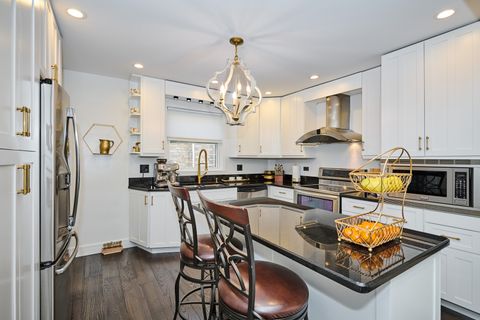 Tiny photo for 4828 W Berwyn Avenue, Chicago, IL 60630 (MLS # 12605268)