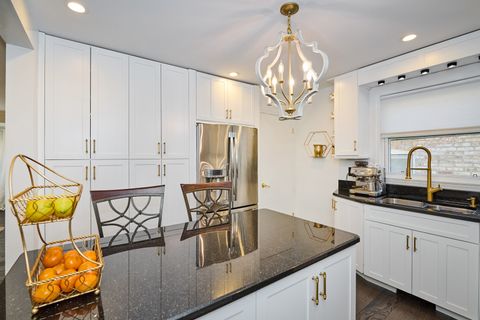 Tiny photo for 4828 W Berwyn Avenue, Chicago, IL 60630 (MLS # 12605268)