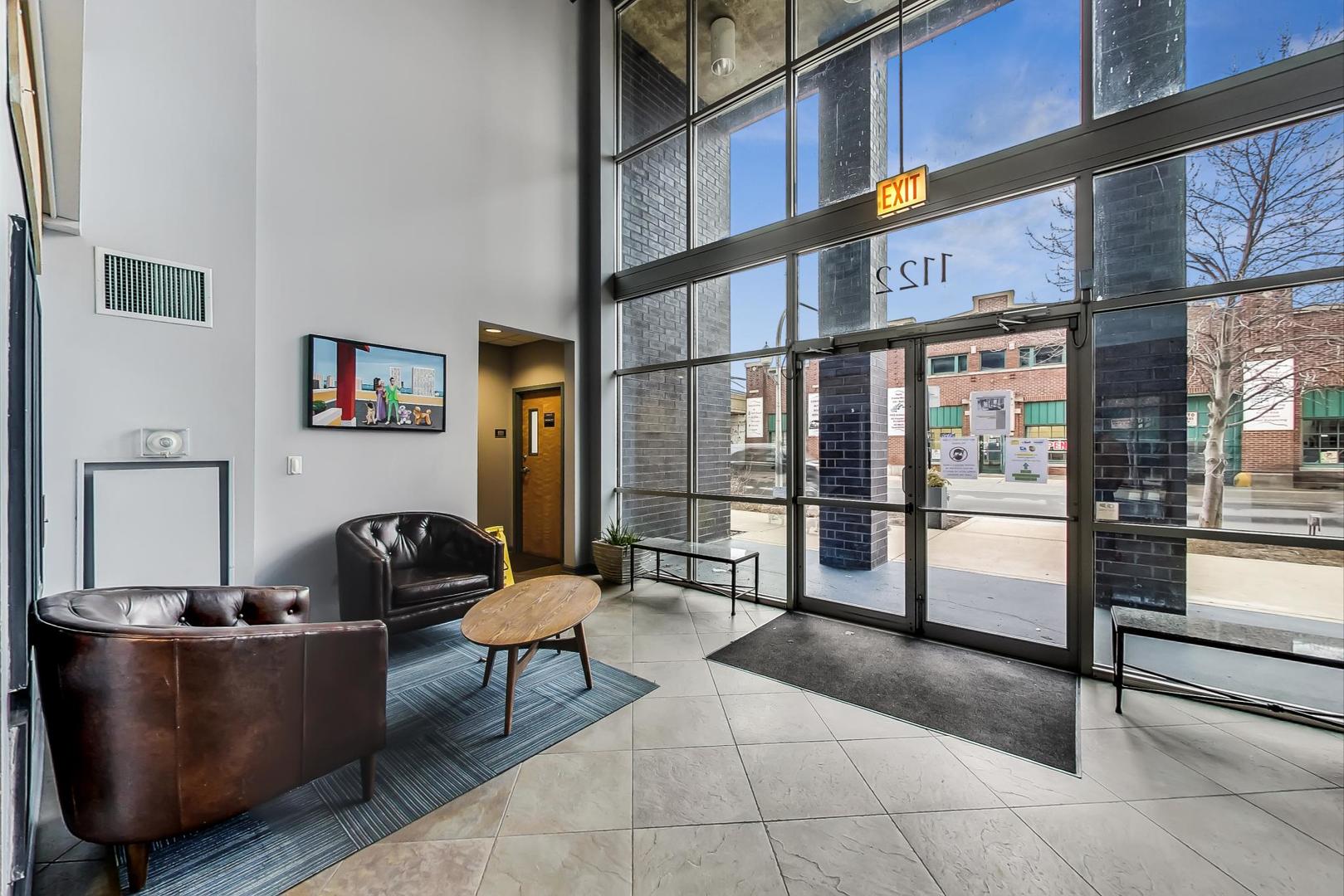 1122 W Catalpa Avenue 815
