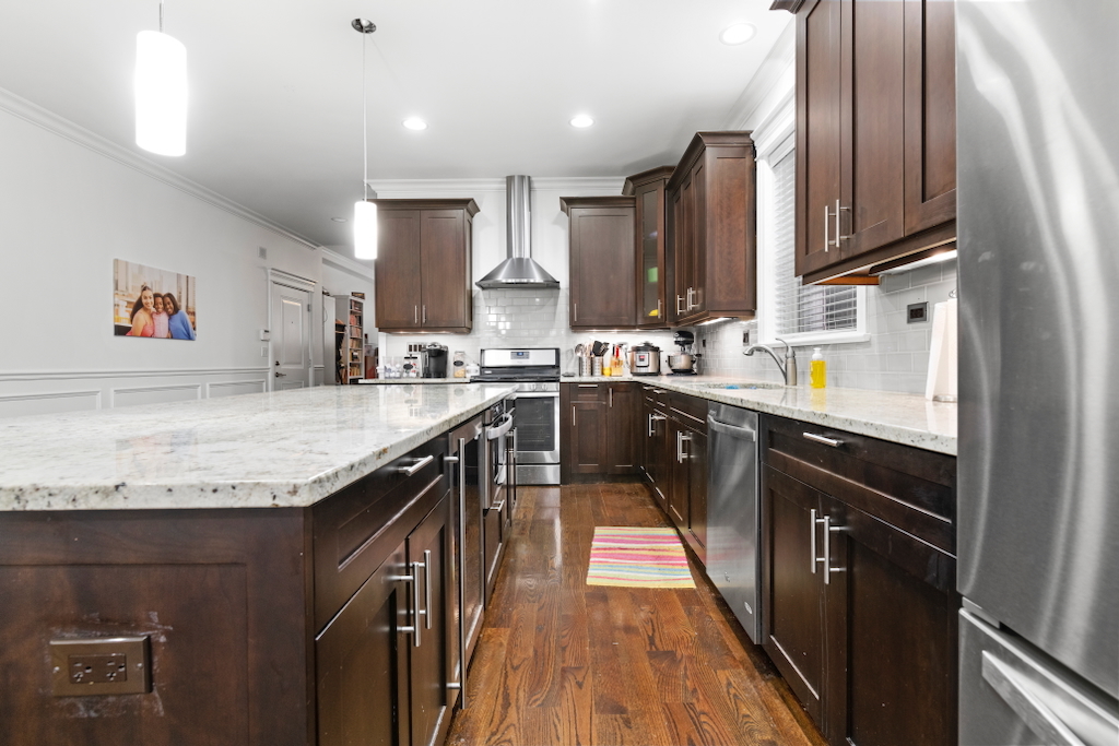 1324 W Grand Avenue 1E