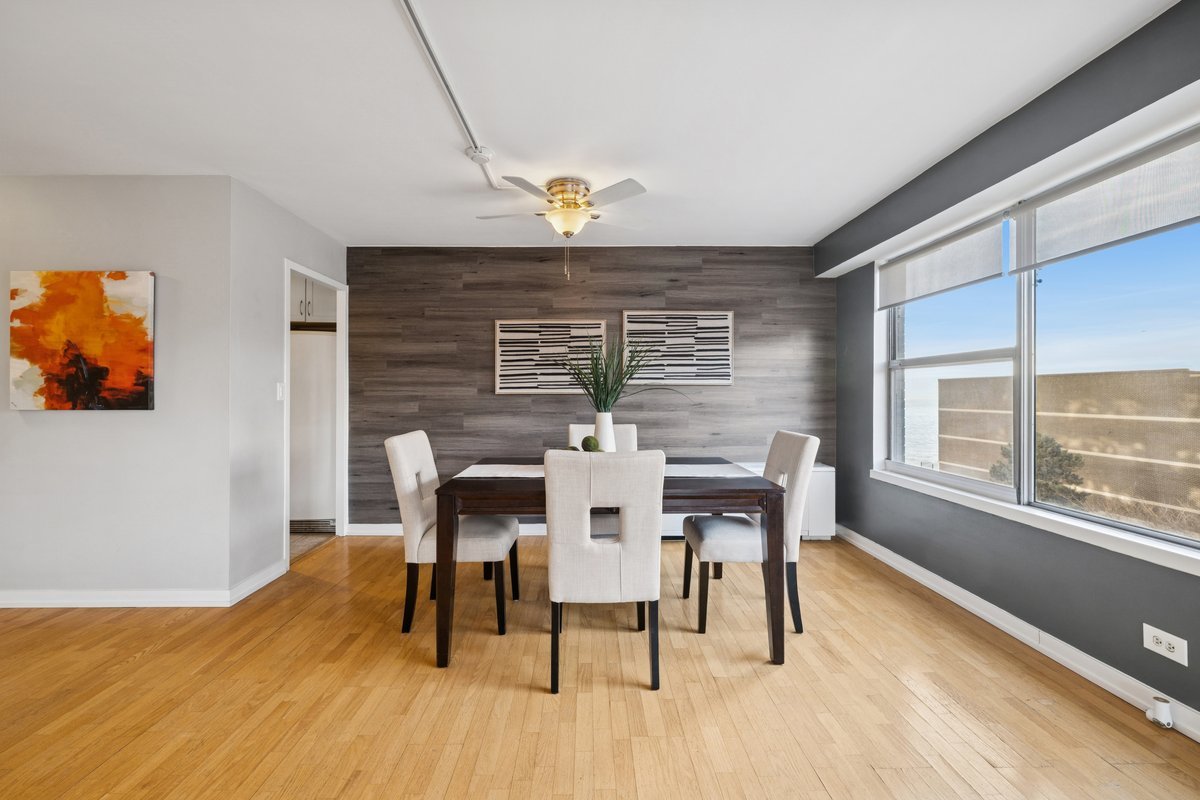 6157 N Sheridan Road 3M