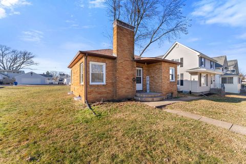 Tiny photo for 2341 33 Street, Moline, IL 61265 (MLS # 100000403)