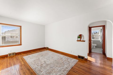 Tiny photo for 2341 33 Street, Moline, IL 61265 (MLS # 100000403)