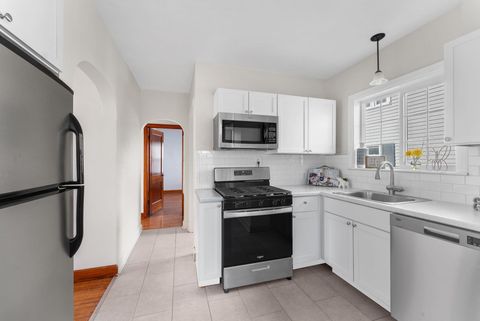 Tiny photo for 2341 33 Street, Moline, IL 61265 (MLS # 100000403)