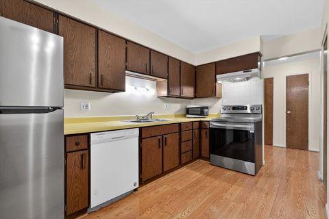 Tiny photo for 931 W Arquilla Drive #415, Glenwood, IL 60425 (MLS # 12593683)