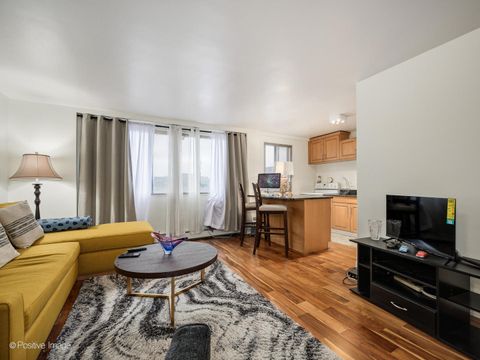 Tiny photo for 6300 N Sheridan Road #608, Chicago, IL 60660 (MLS # 12525903)
