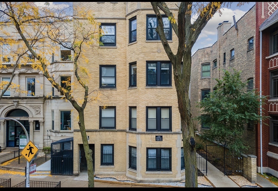 648.5 W Roscoe Street 2S