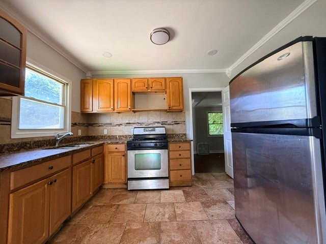 1045 W 104th Place
