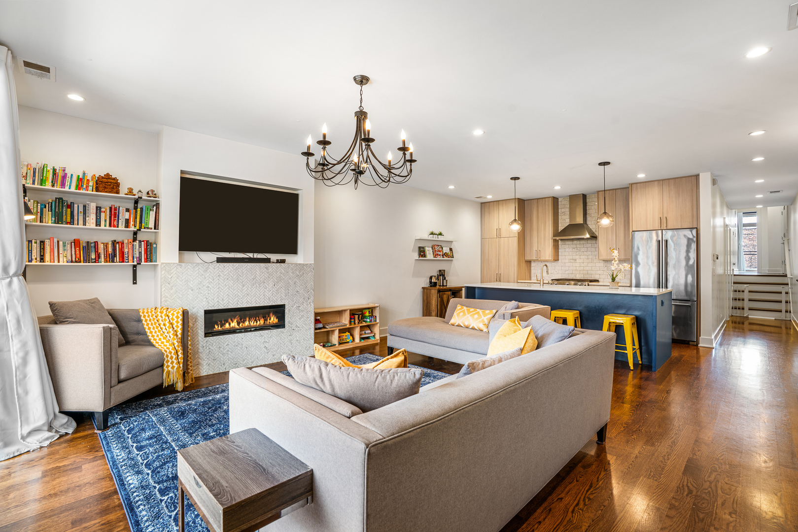 1510 N Western Avenue 2S