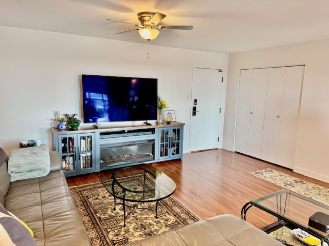 701 Forum Square 609