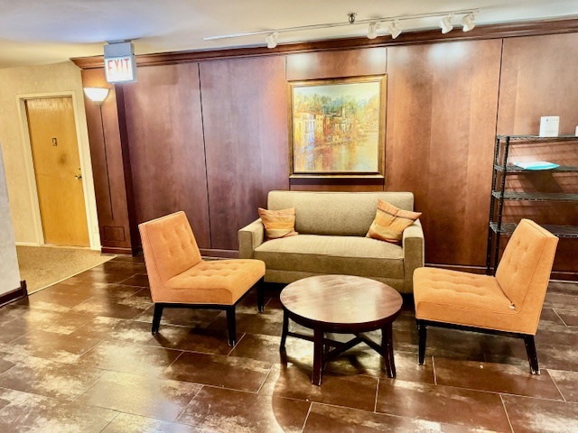 701 Forum Square 609