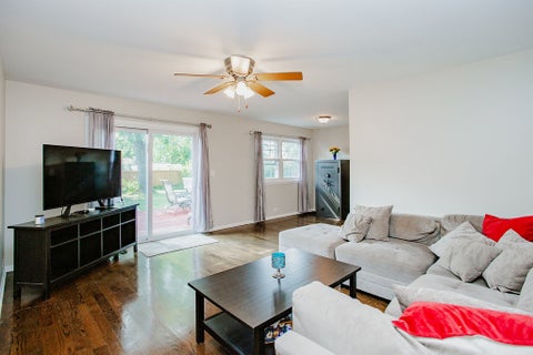 Tiny photo for 230 Fleetwood Lane, Elk Grove Village, IL 60007 (MLS # 12716327)