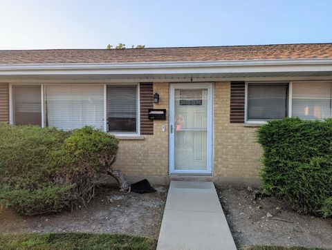 Photo of 803 Valley Stream Drive, Wheeling, IL 60090 (MLS # 12449573)