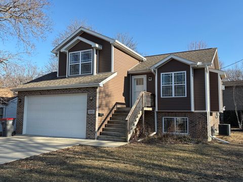 Tiny photo for 845 Hitt Street, Ottawa, IL 61350 (MLS # 12582436)