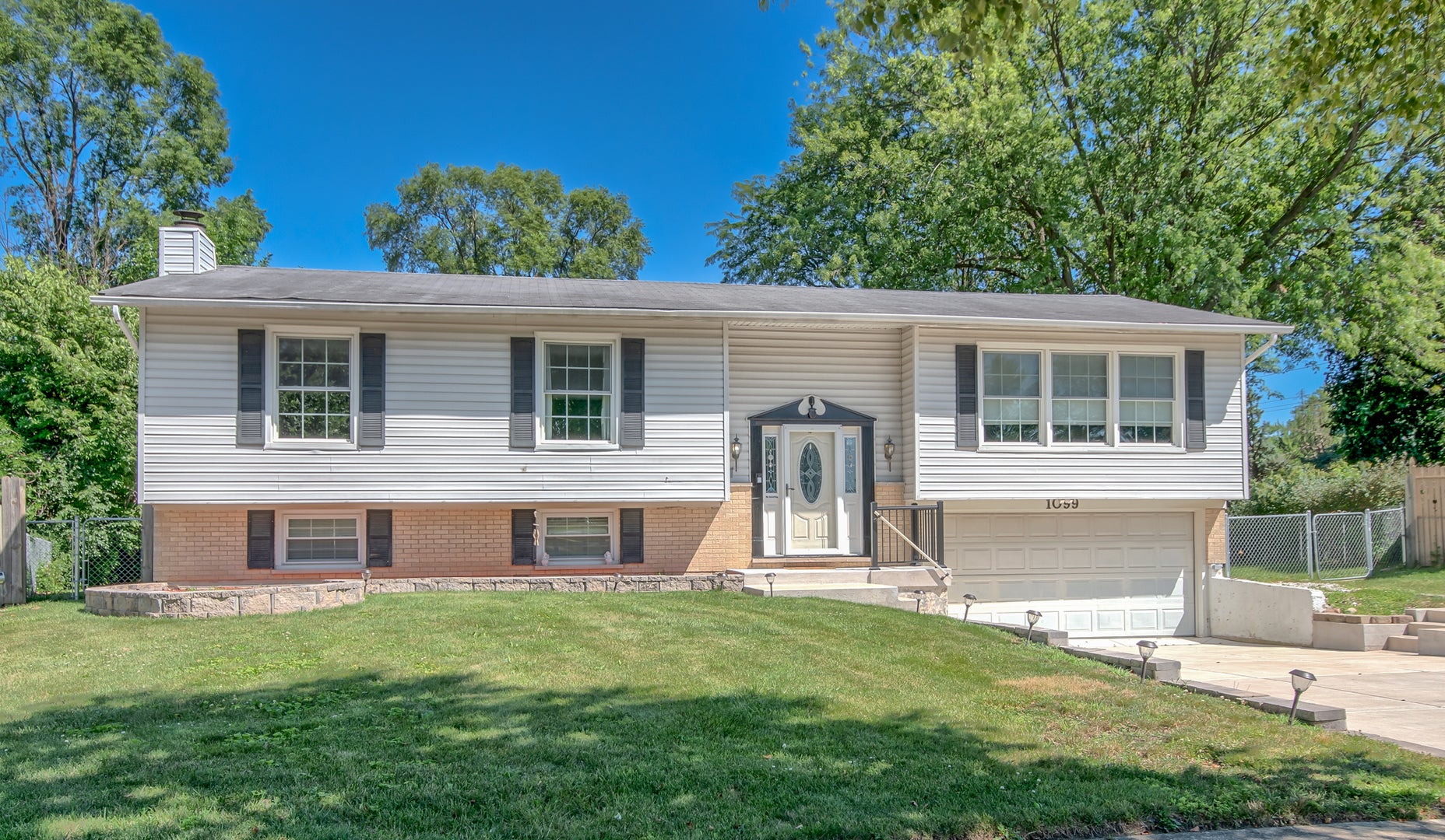 1099 STRATFORD Lane