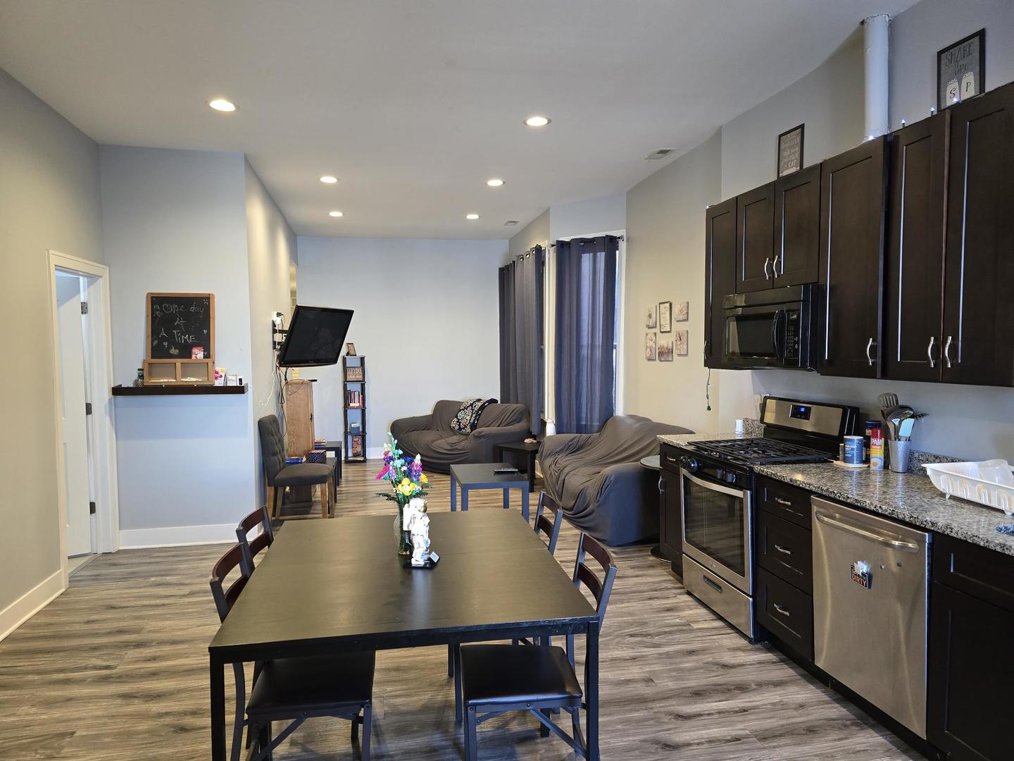 2310 W Belmont Avenue, Chicago, IL, 60618 3 2310 W Belmont Avenue