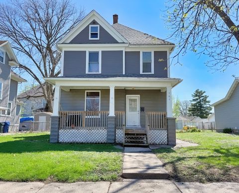 Photo of 503 W 17th Street, Davenport, IA 52803 (MLS # 12674448)