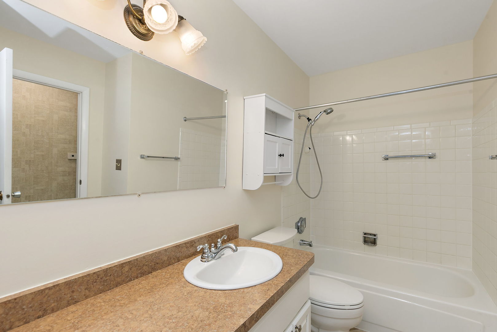 McHenry, Illinois 60050, United States, 2 Bedrooms Bedrooms, ,1 BathroomBathrooms,Residential,Active,218232