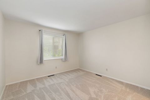 Tiny photo for 915 Royal Drive #2, McHenry, IL 60050 (MLS # 12471273)