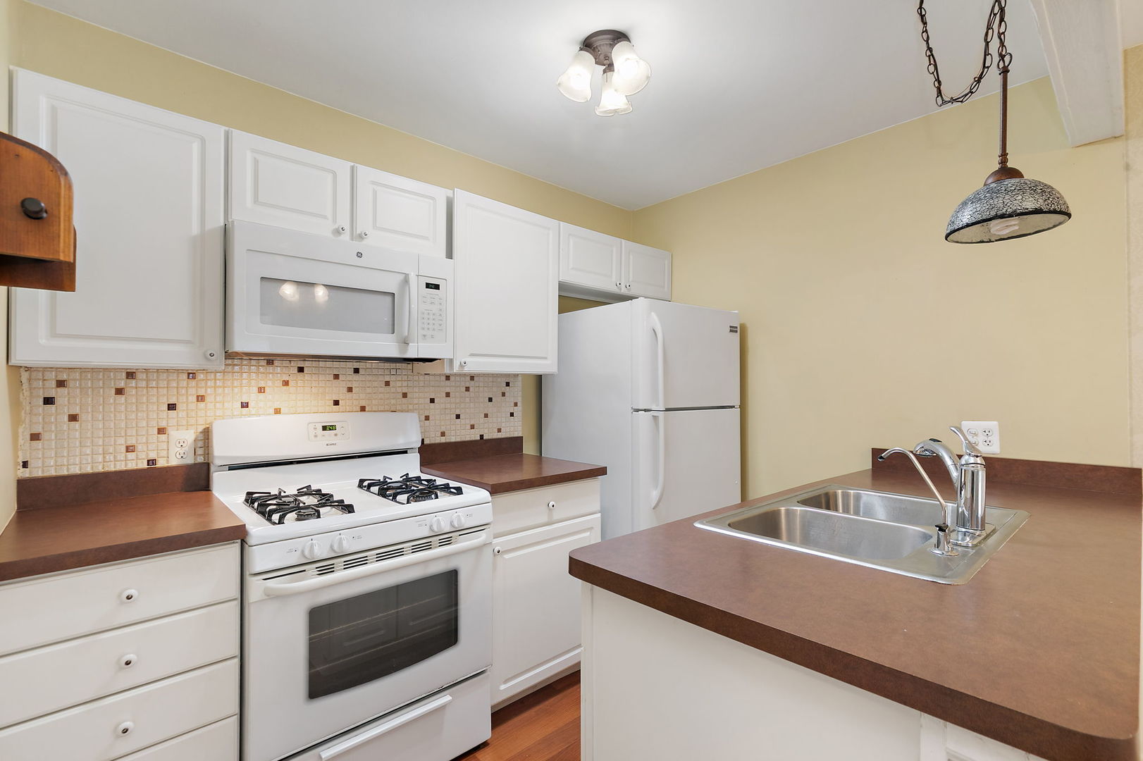 McHenry, Illinois 60050, United States, 2 Bedrooms Bedrooms, ,1 BathroomBathrooms,Residential,Active,218232