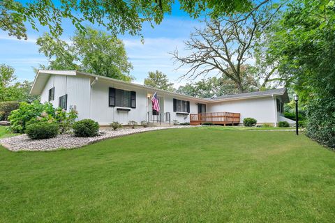 Photo of 915 Royal Drive #2, McHenry, IL 60050 (MLS # 12471273)