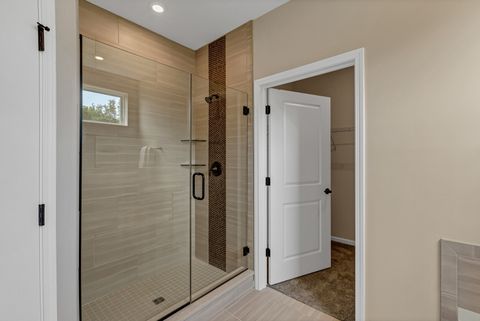 Tiny photo for 2804 Autumn Ridge Court, Lindenhurst, IL 60046 (MLS # 12463390)