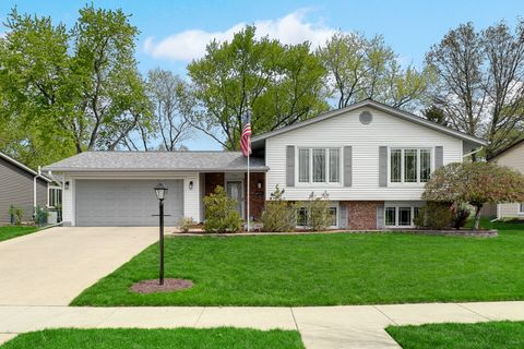Photo of 920 Harrison Lane, Hoffman Estates, IL 60192 (MLS # 12628327)