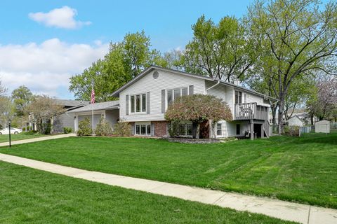 Tiny photo for 920 Harrison Lane, Hoffman Estates, IL 60192 (MLS # 12628327)
