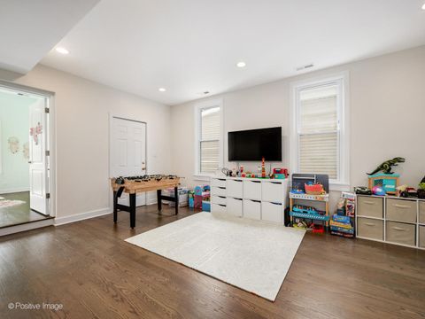 Tiny photo for 1329 W Wellington Avenue, Chicago, IL 60657 (MLS # 12460351)